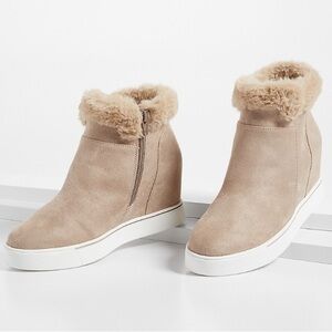Taupe faux fur collar sneaker wedge
